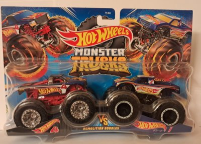Hot Wheels 4 vs Hot Wheels Racing 1