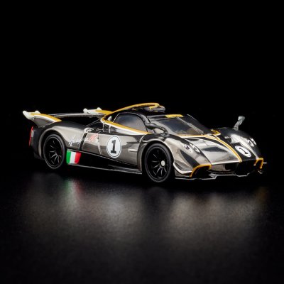21 Pagani Huayra R