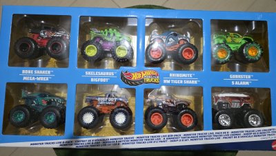 Monster Trucks Live 8-Pack