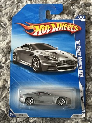 10 Aston Martin DBS