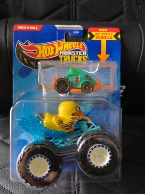 Duck N' Roll & Piranha Terror