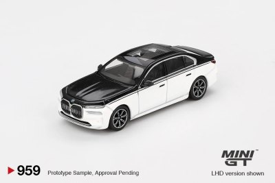 BMW i7 xDrive60 Alpine White / Black Sapphire