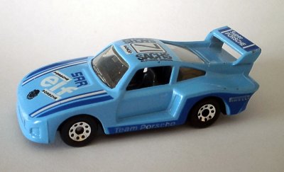Racing Porsche 935