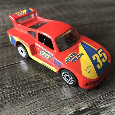 Racing Porsche 935