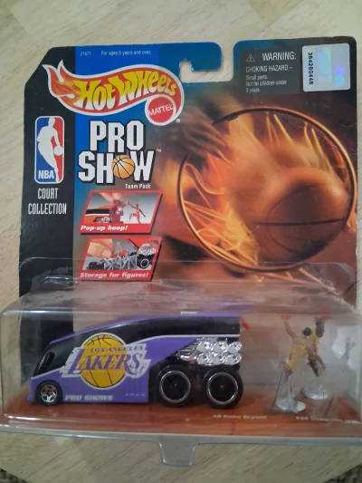 Los Angeles Lakers Pro Show Bus
