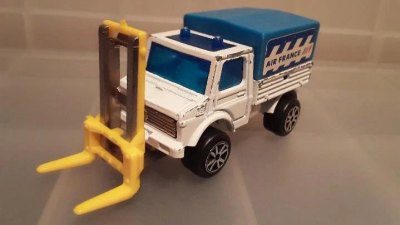 Mercedes-Benz Unimog Forklift