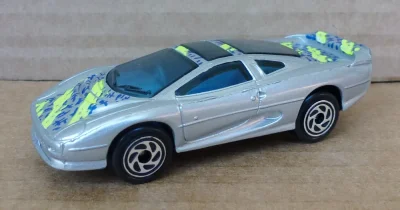 Jaguar XJ220