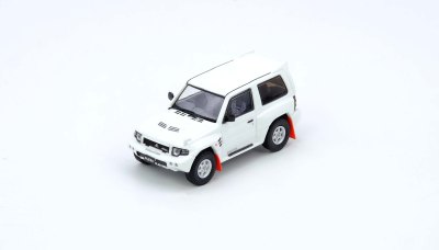 Mitsubishi Pajero Evolution White With Extra Wheels