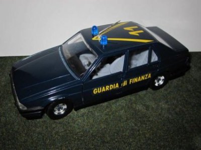 Alfa Romeo 75 Gurdia di Finanza