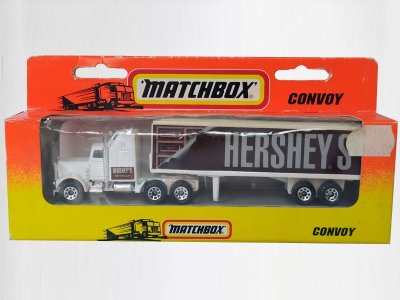 Kenworth Aerodyne & Articulated Trailer Box Hershey's
