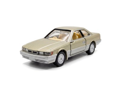 Nissan Leopard