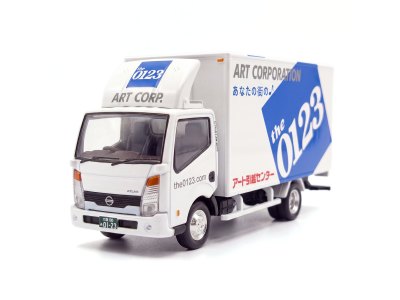 Nissan Atlas (F24) Panel Van Art Moving Center