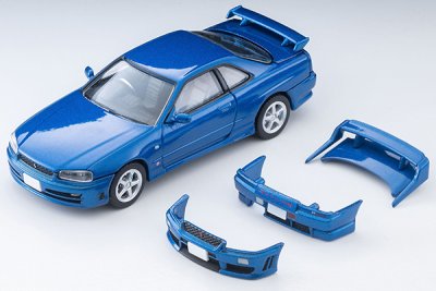 Nissan Skyline 2-door Sports Coupe 25GT TURBO w/ optional parts.