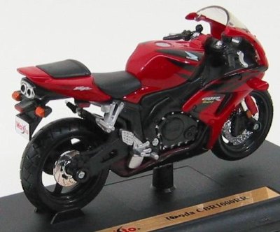 Yamaha Set 6 YZF-R7 - Suzuki GSX-R 1000 - Aprilia RSV 1000R - BMW HP2 Sport - Triumph Speed Triple 955i - Honda CBR1000RR