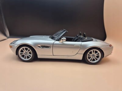 BMW Z8 Skala