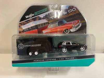 Porsche Chase CAR Cayenne Black And Car Trailer Tow & Go