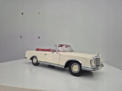 Mercedes-Benz 280 SE Metal/Plastik Skala