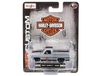 Chevrolet Silverado 1500 Pickup Truck With Bed Cover Silver With
