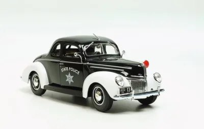 Ford Deluxe Tudor Police