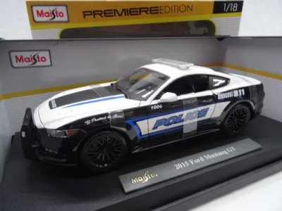Ford Mustang GT Black / White #911