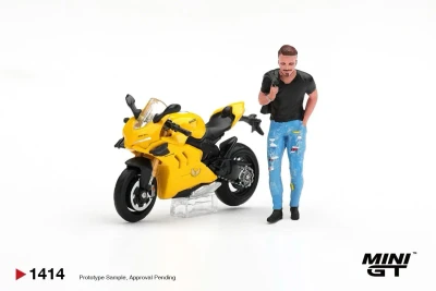 Ducati Panigale V4 S Giallo w/ figure