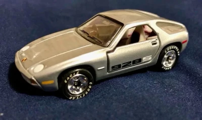 Porsche 928